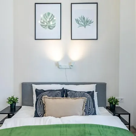 Ultra And Mini Apartment *