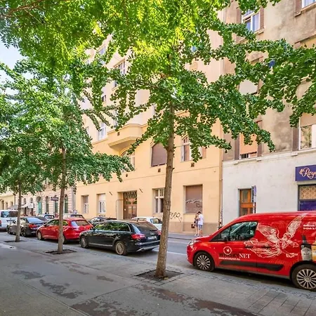 Ultra And Mini Apartment *