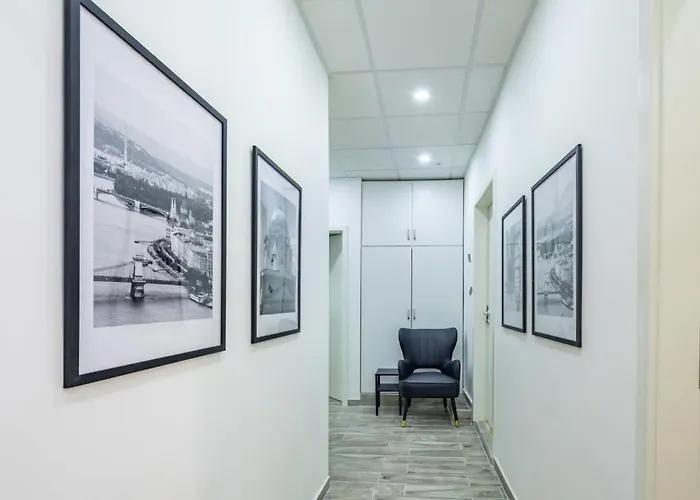 Ultra And Mini * 布达佩斯