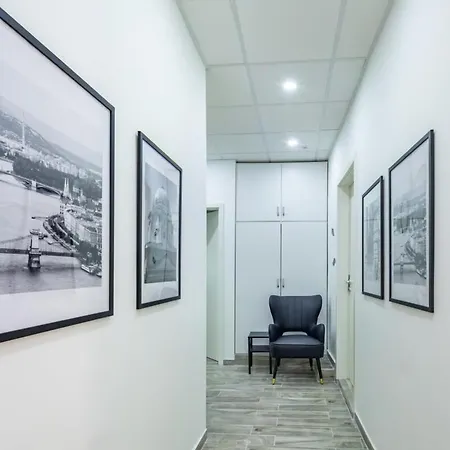 Ultra And Mini * Budapesta