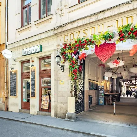 Ultra And Mini Apartament